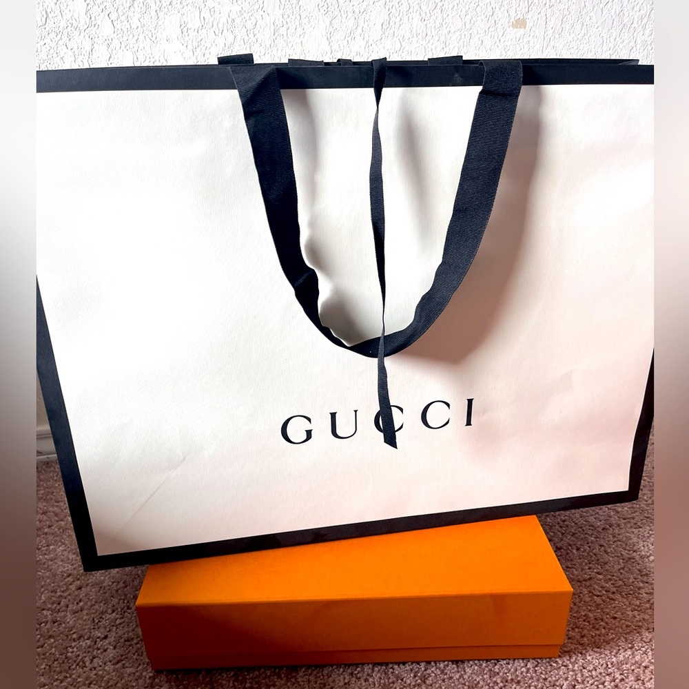 Extra large Gucci paper shopping bag